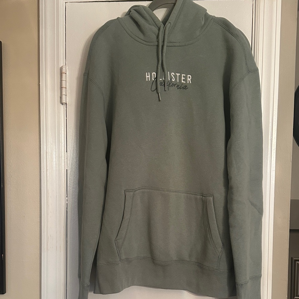 Hollister Men's Sage Green Pullover Hoodie